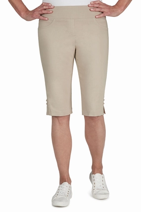 Clean Lines Pull-On Studded Lattice Hem Clamdigger Pant