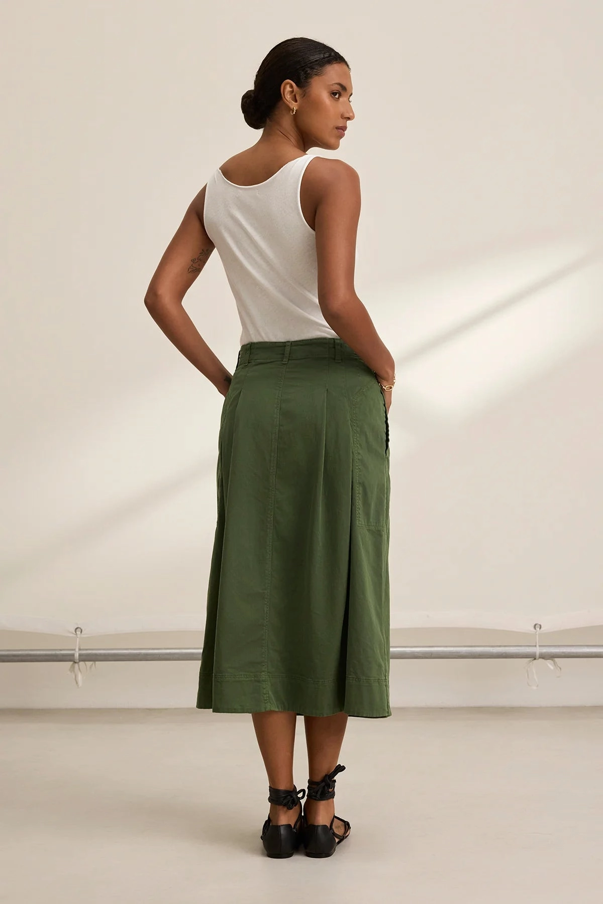 Lilian Skirt in Olive Airy Comfort