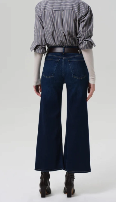 Essential Layer Holiday Vibes Stretch Lyra Wide Leg Crop Clean Hem In Dakota