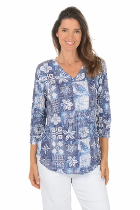 Floral Stars Crinkle V-Neck Top BreathableMeshPanels Minimalist Styling