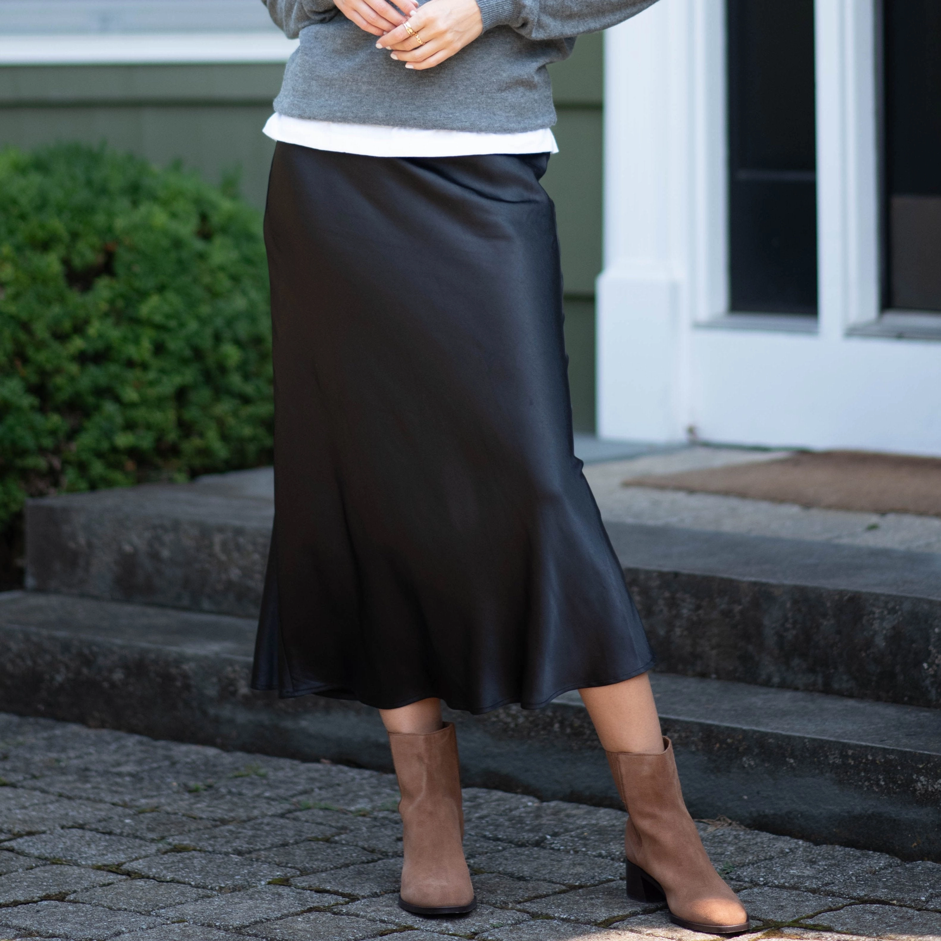 Odor Resistant Treatment Effortless Feel Midi Slip Skirt |  Black