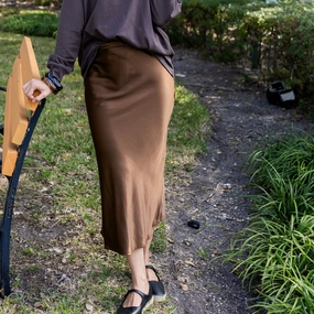 Structured silhouette Slim Fit Band Midi Slip Skirt | Chocolate