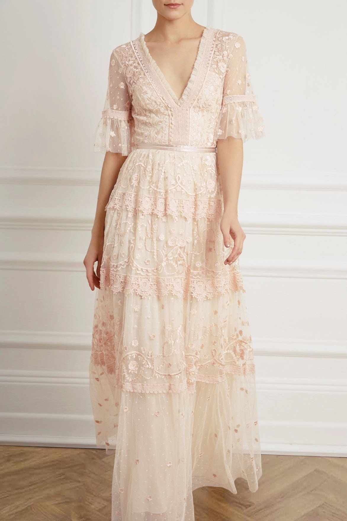 Weekend Feel Romantic Hour Midsummer Lace Gown