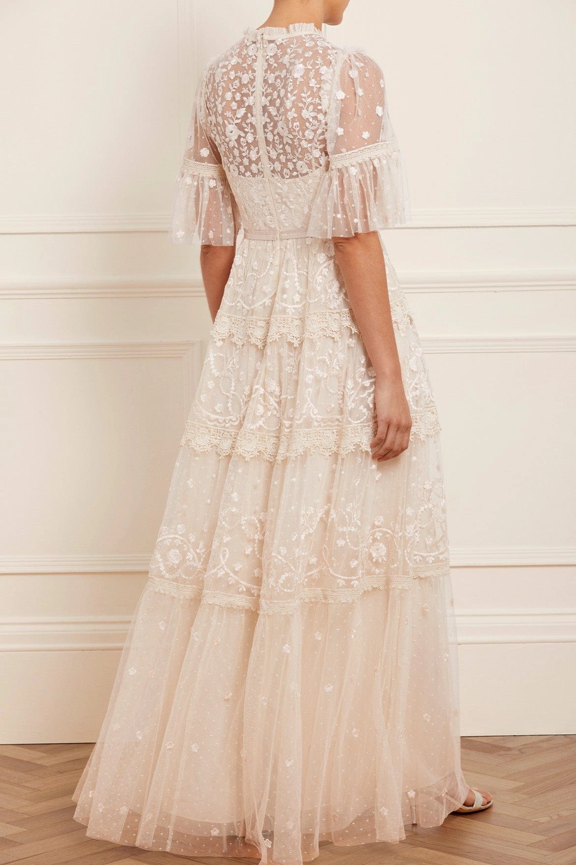 Midsummer Lace Round Neck Gown Gentle Fit Adjustable-Length