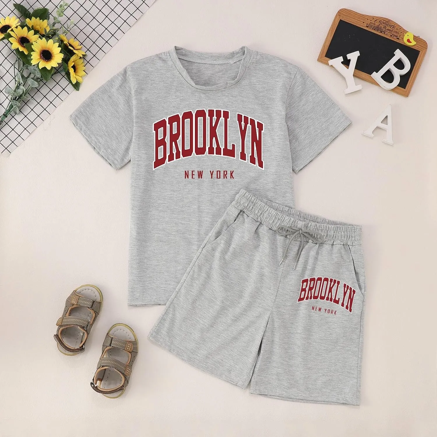 oddler irls Summer Casual Sports 2 Piece Outfit Heart Print Graphic Short Sleeve Crewneck Tees and Shorts Sets Suits