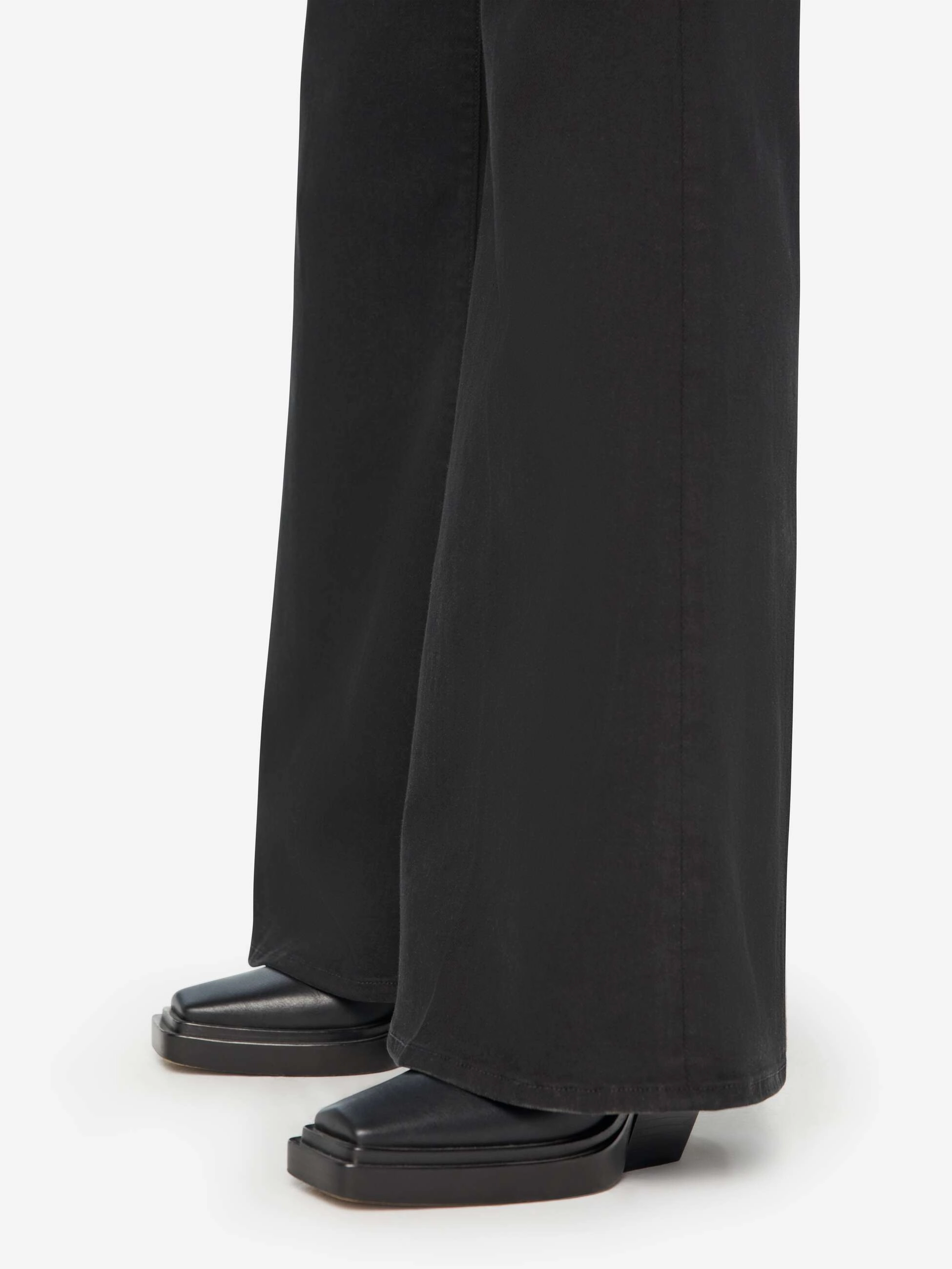 Relaxed Style Modern Minimalist Stretch Lil Twister (Petite!) Sneak in Pitch