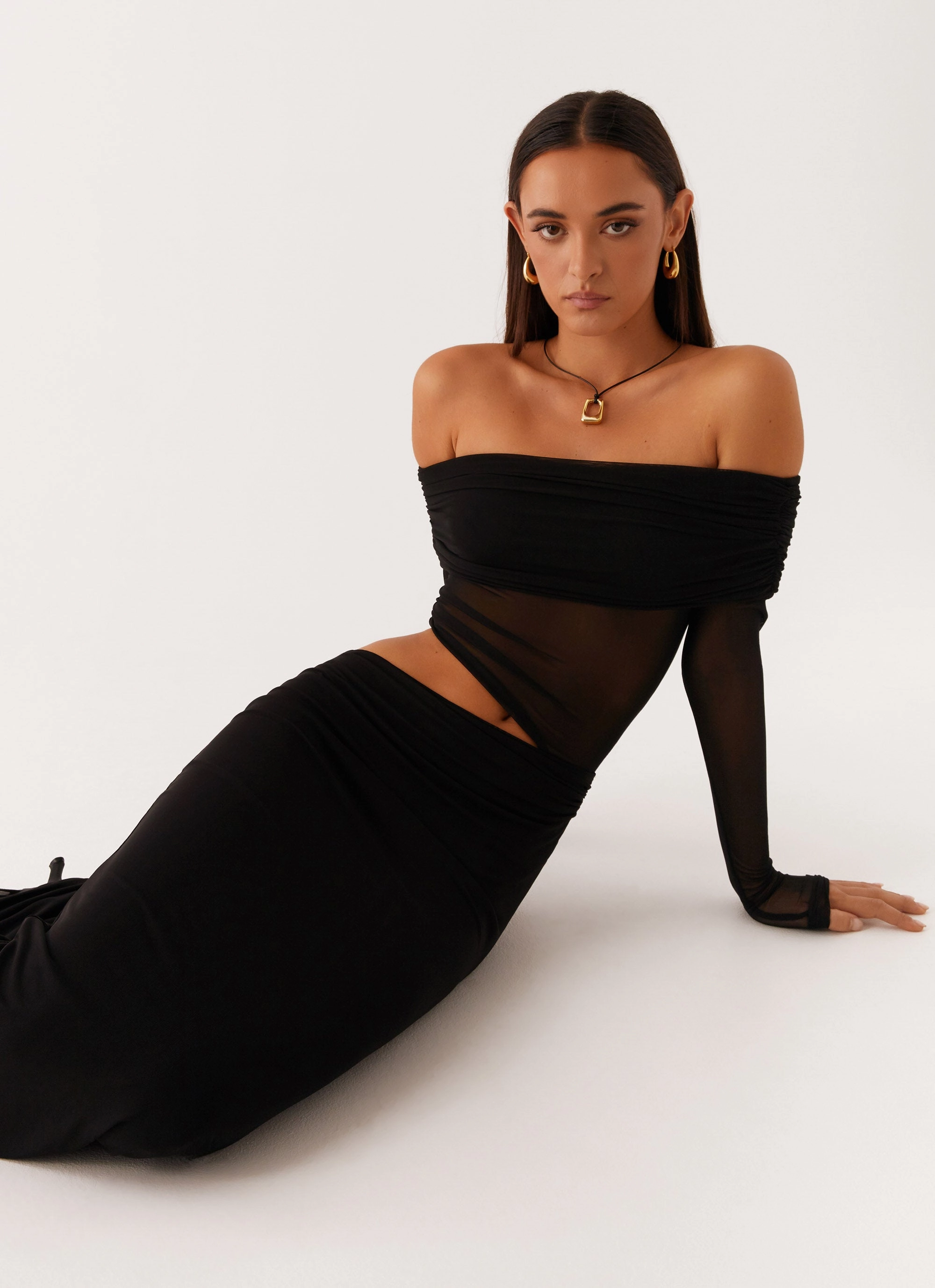 Chic and Flattering Emery Maxi Dress - Black