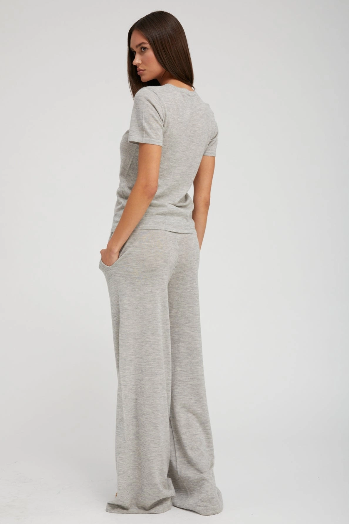 MultiFunctionalPockets Non Restrictive Cut Oxford Ultra Fine Cashmere Tee