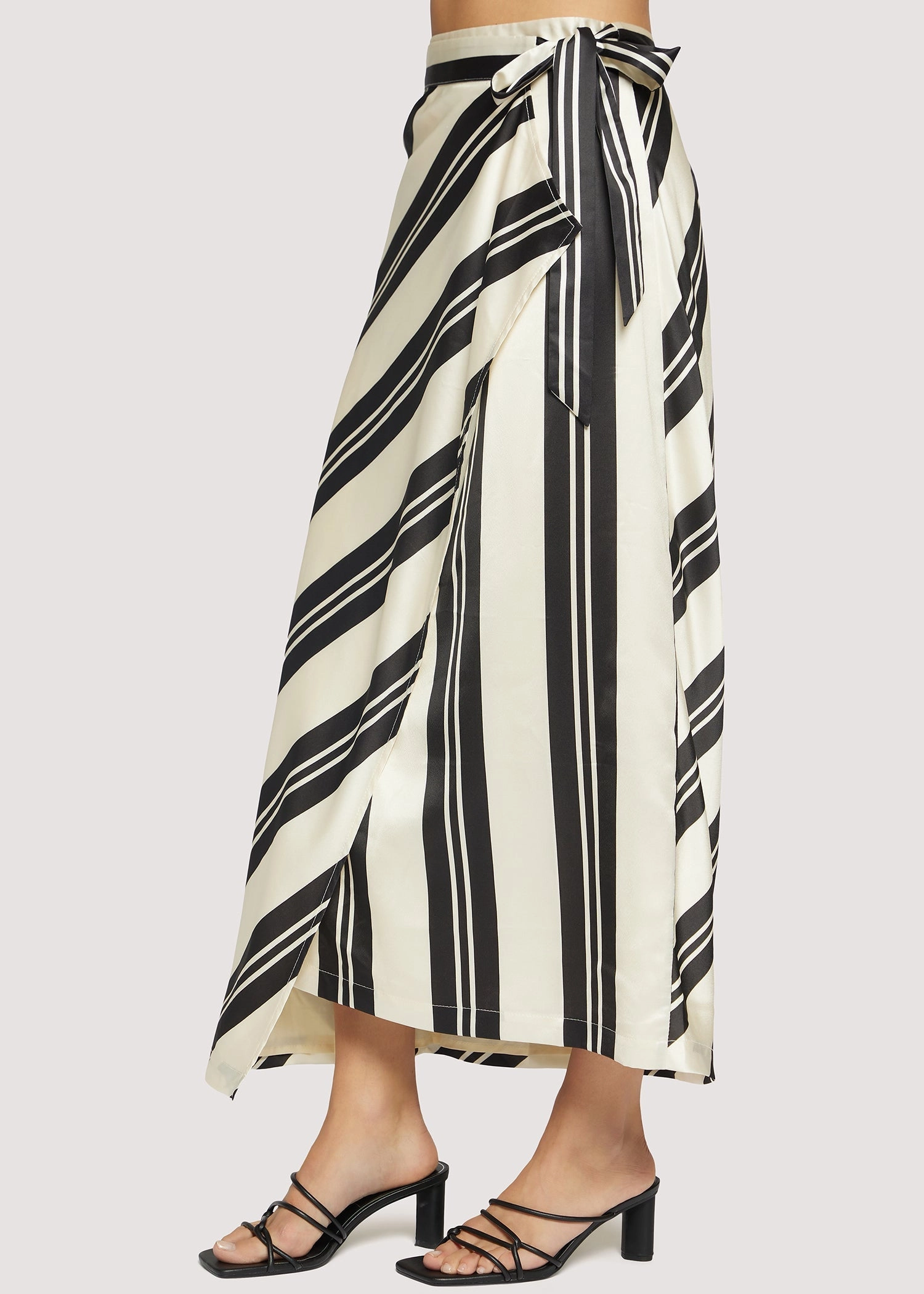 Outfit Game Palermo Maxi Skirt in Cream/Black