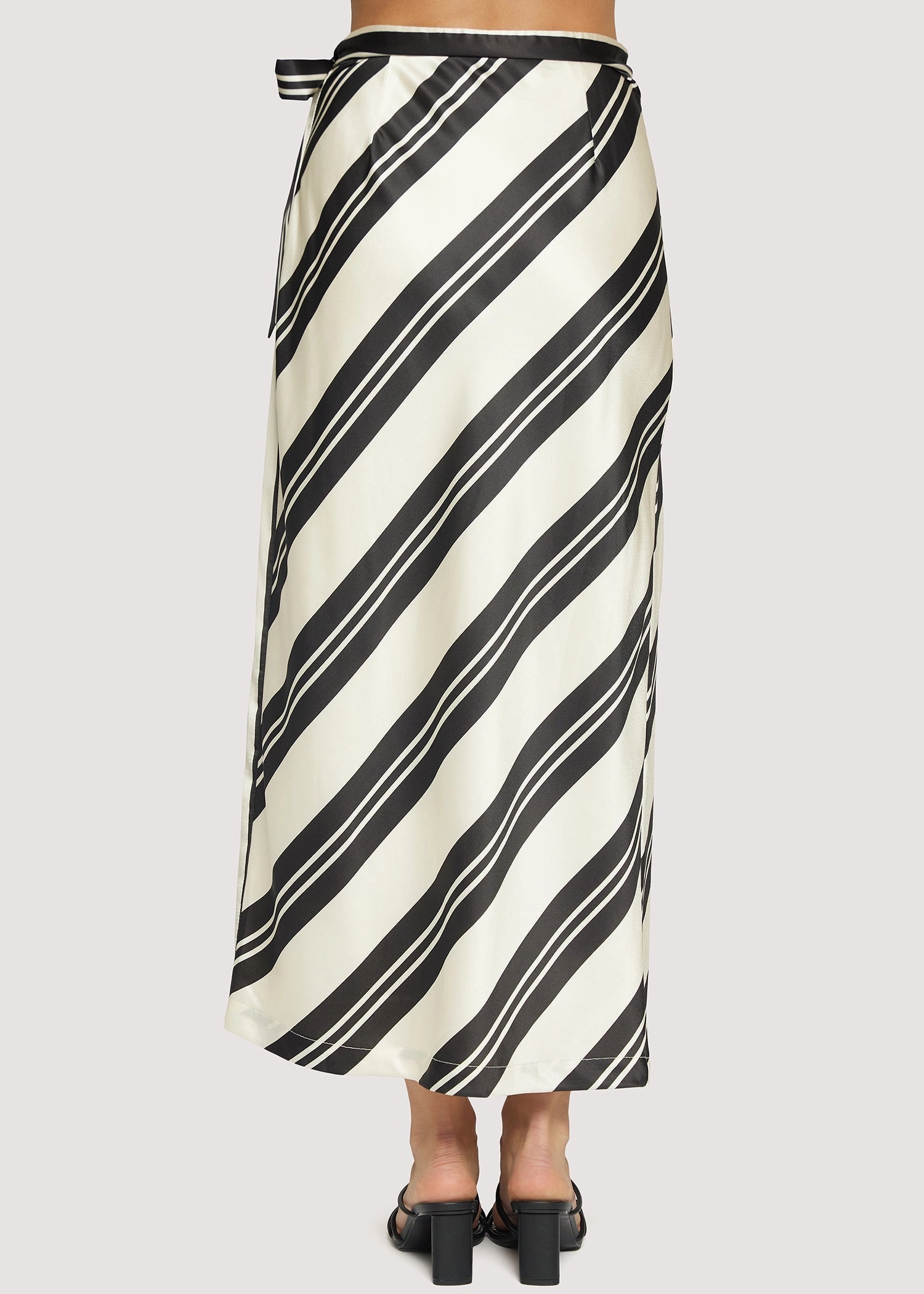 Palermo Maxi Skirt in Cream/Black Vibrant color Soft Mood