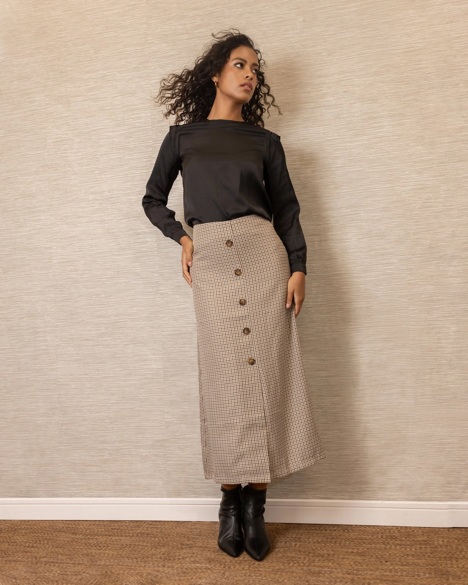 Plaid Skirt | Brown Hypoallergenic fabric Detail Focus