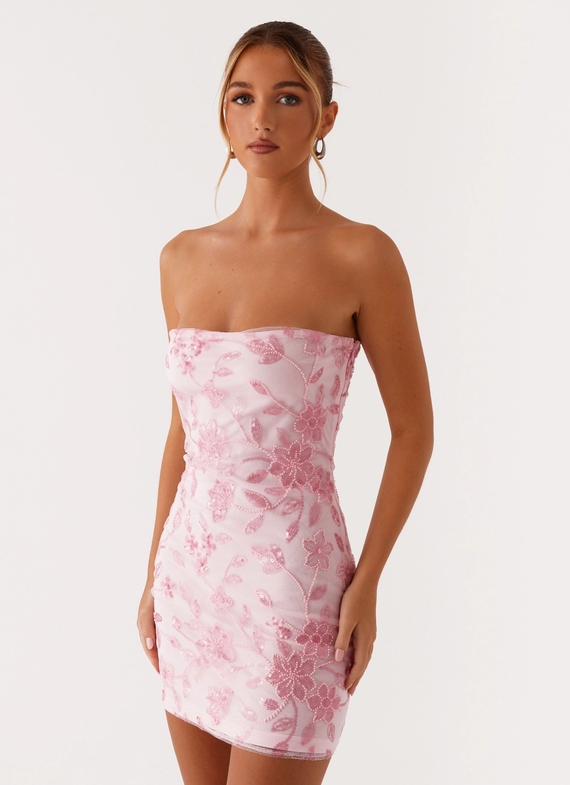 Relaxed and Elegant Light Sheen Moorey Beaded Mini Dress - Pink