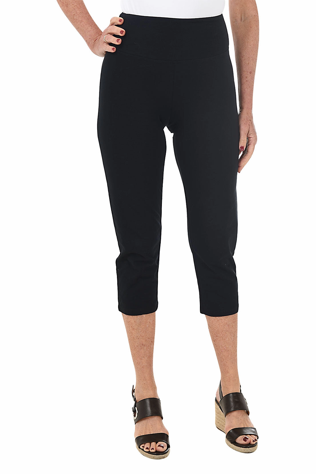 Multi Panel Construction Day Hike Pull-On Slimming Capri Pant