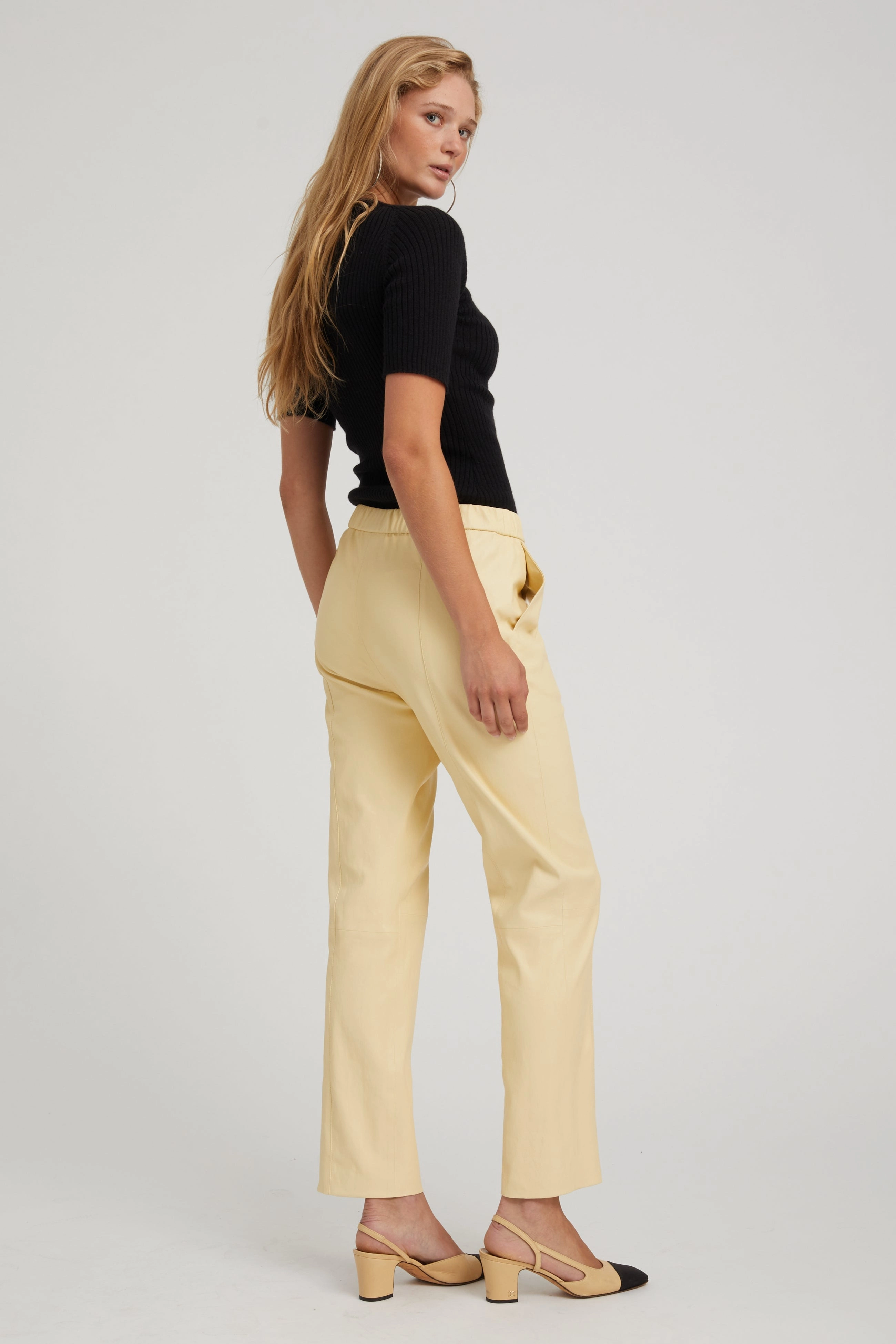 Black Cashmere Mid Sleeve Crewneck Flatlock Seam Technology
