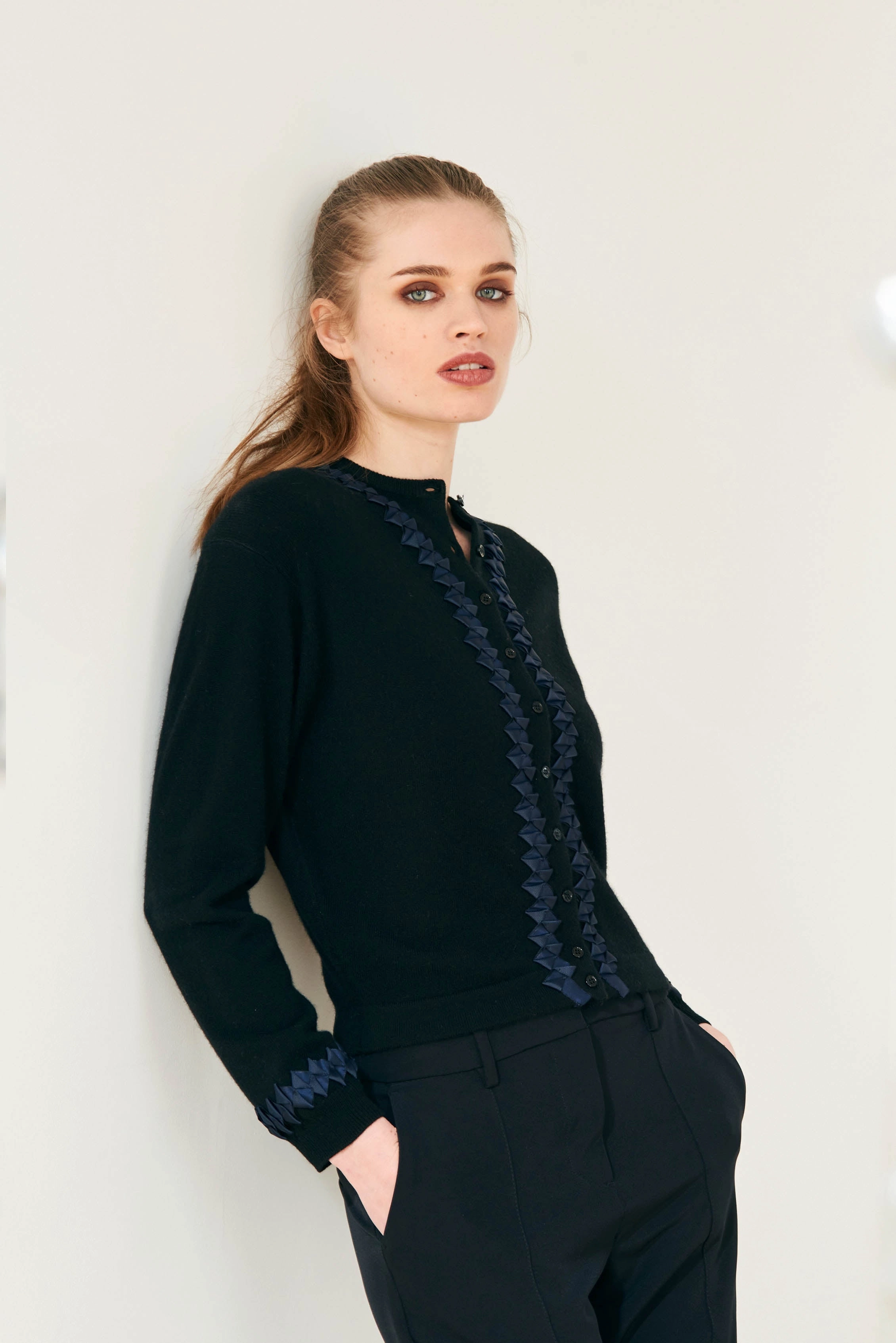 MultipanelLayout Water Repellent Coating TWISTED RIBBON CARDI