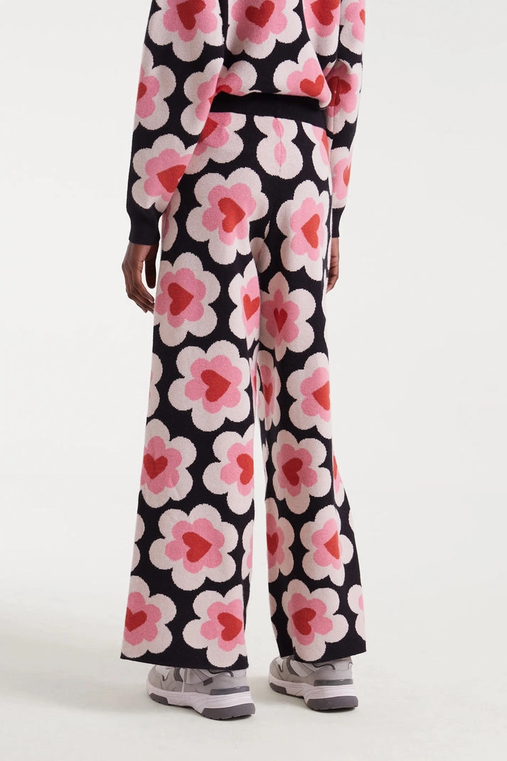 Casual Design Retro Floral Knit Pant in Black