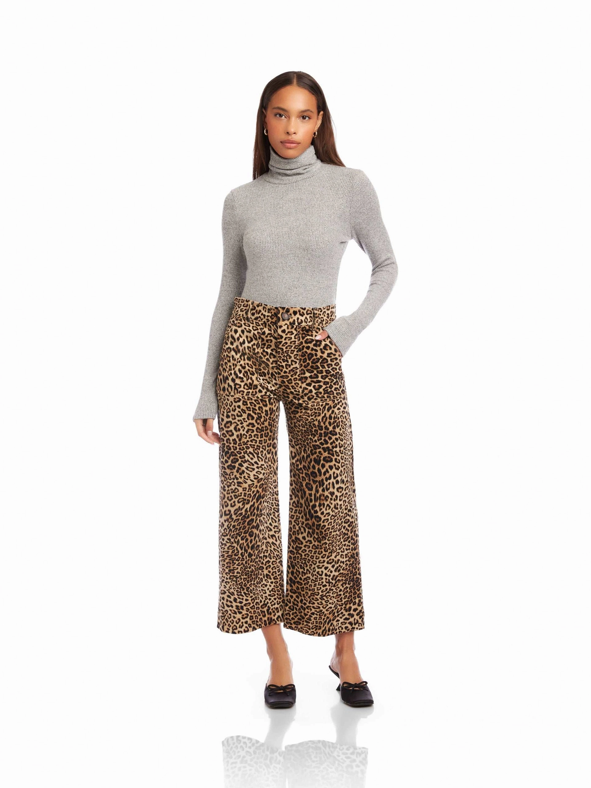 Rylee Cropped Pants in Leopard AntiPillingFabric