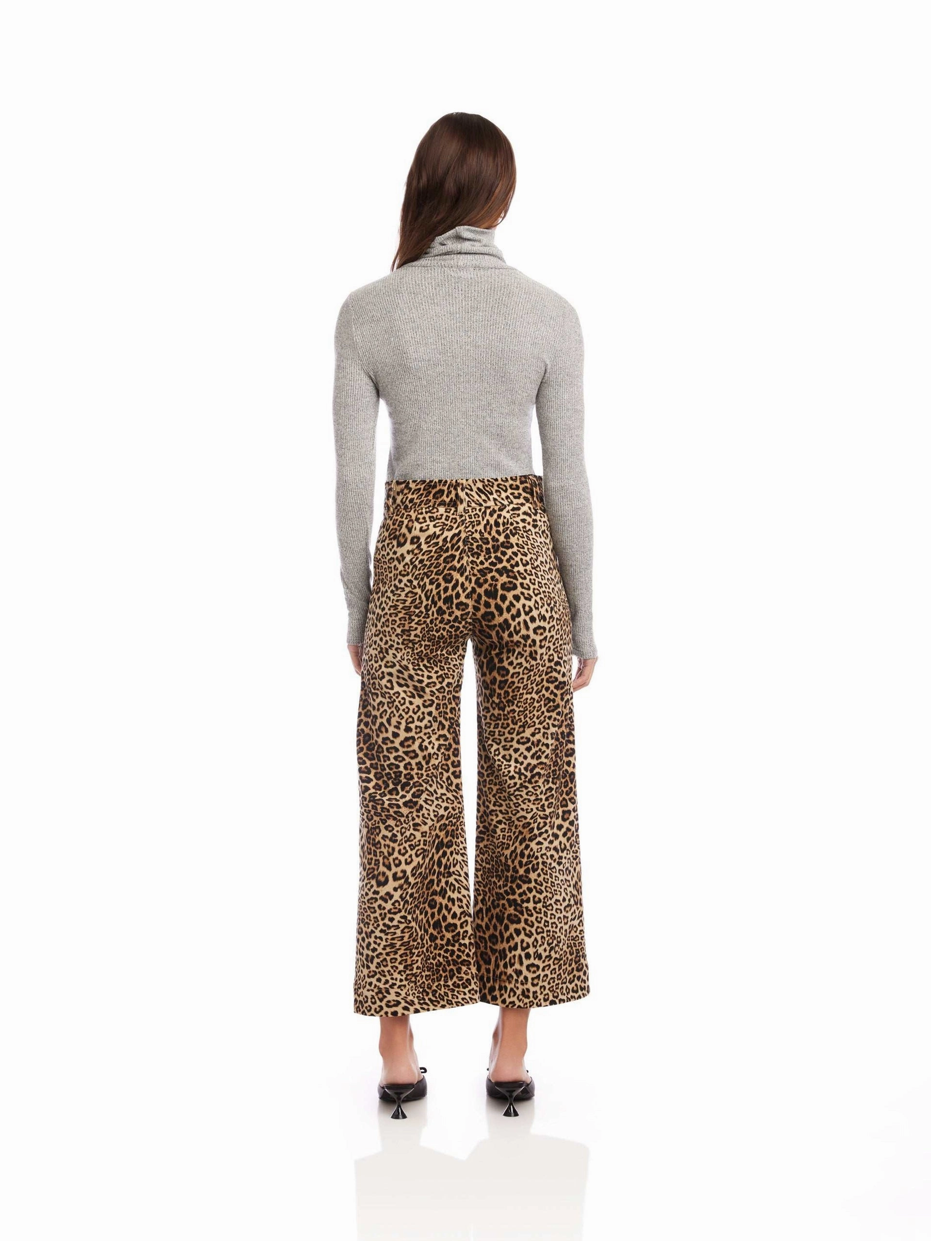 Rylee Cropped Pants in Leopard Sustainable Material Blend ReinforcedStitching