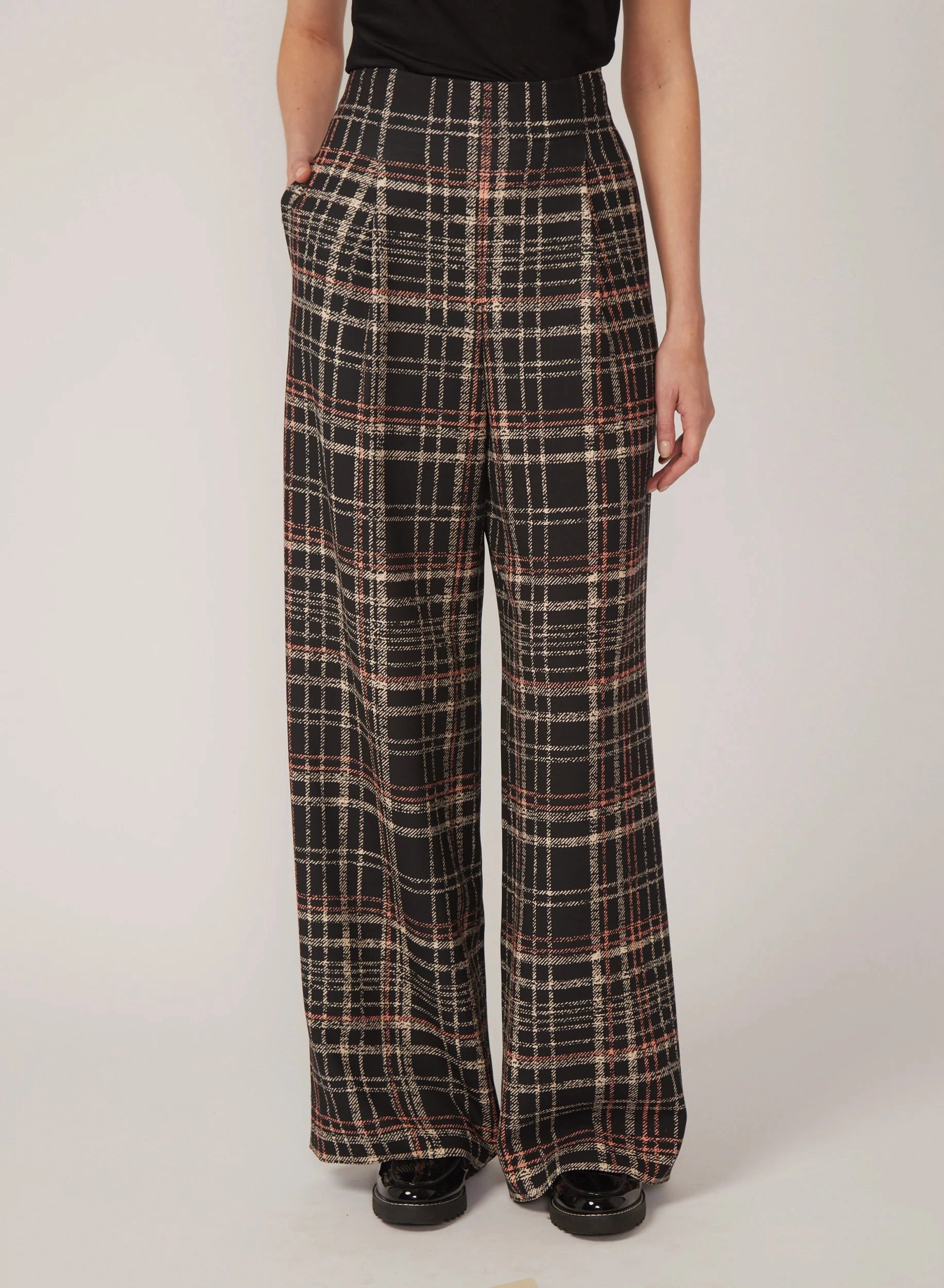 Milena Pant in Black Plaid Slim Look Fit