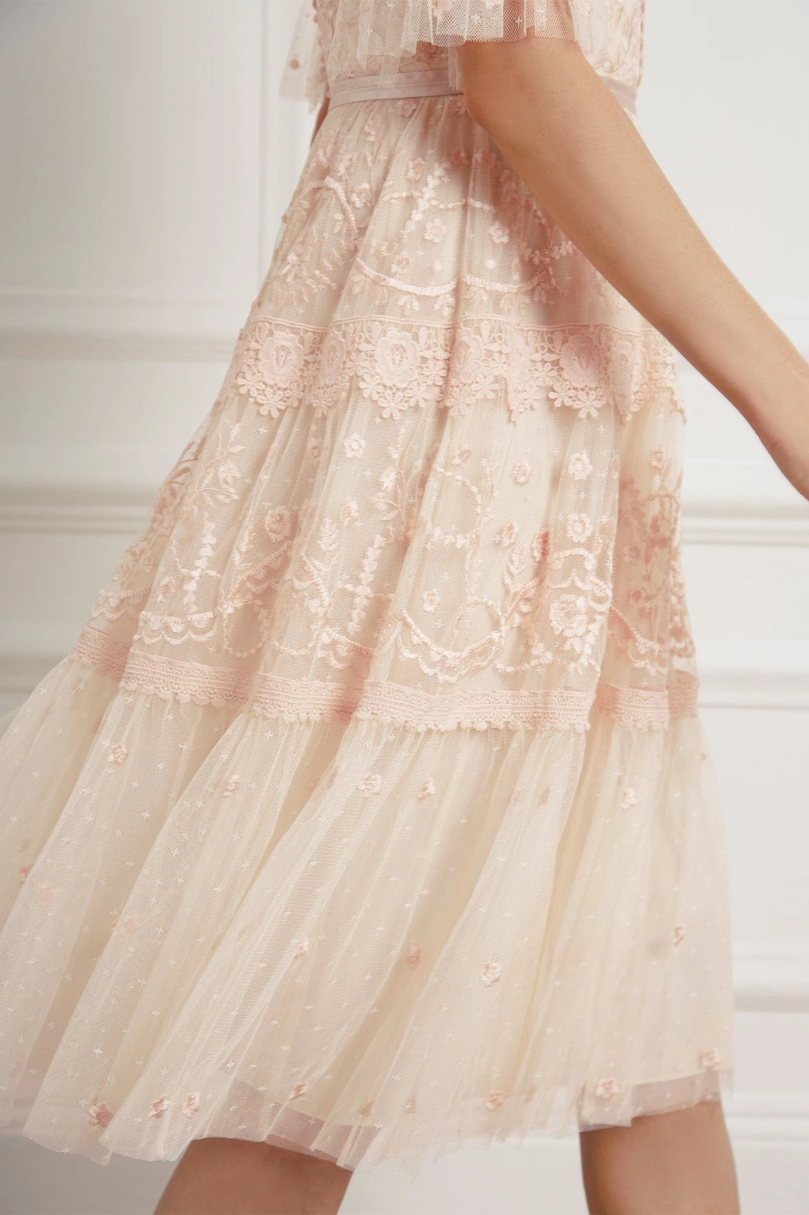 Midsummer Lace Dress Professional Look Cozy Vibe