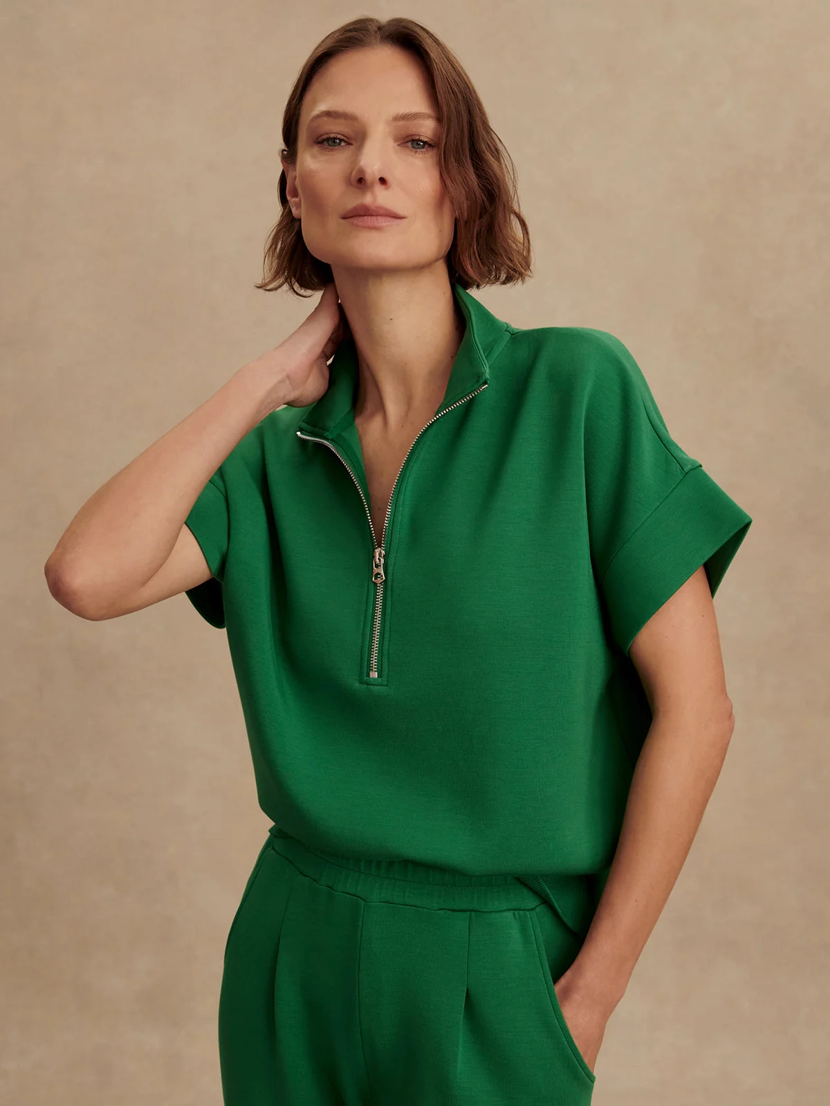 Adjustable Collar System Varley Ritchie Short Sleeve Sweat in Verdant Green