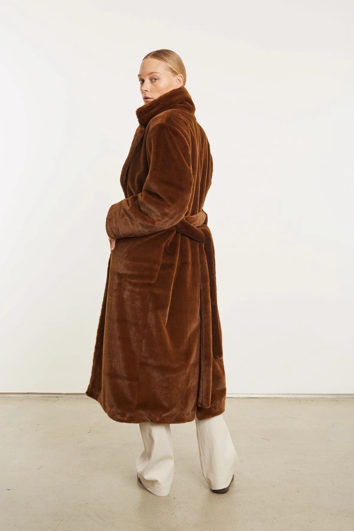 Heat Reflective Layer Brown Faux Fur Robe