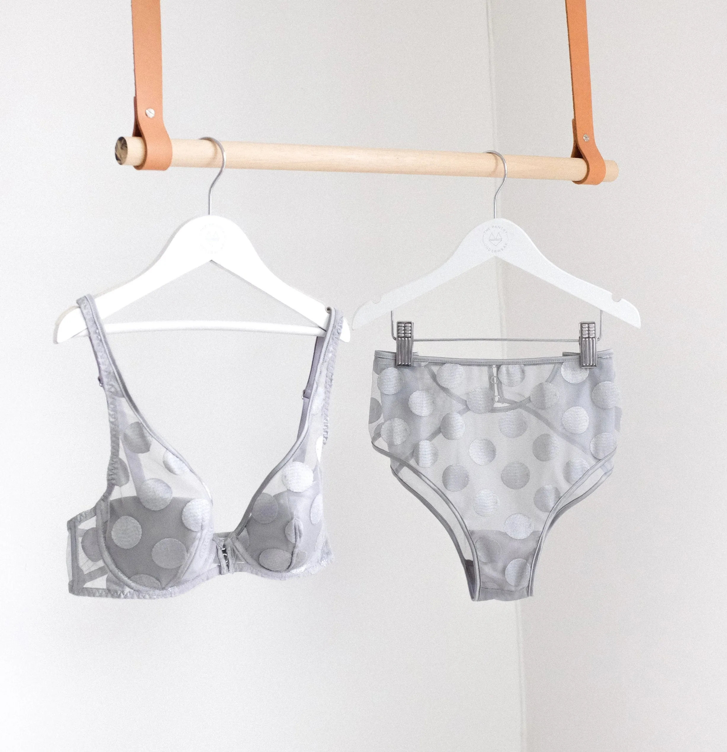 Spot detail push up bra [Silver]