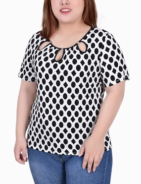 Plus Size Short Sleeve Top With Ring Details Minimalist Stitching