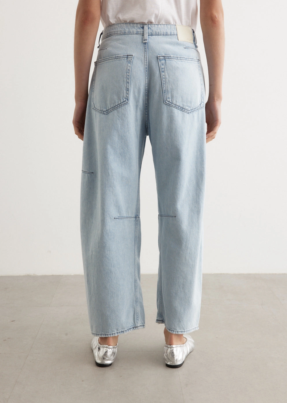 Stylish Design Charlie High-Rise Barrel Jeans Raw Hem Design