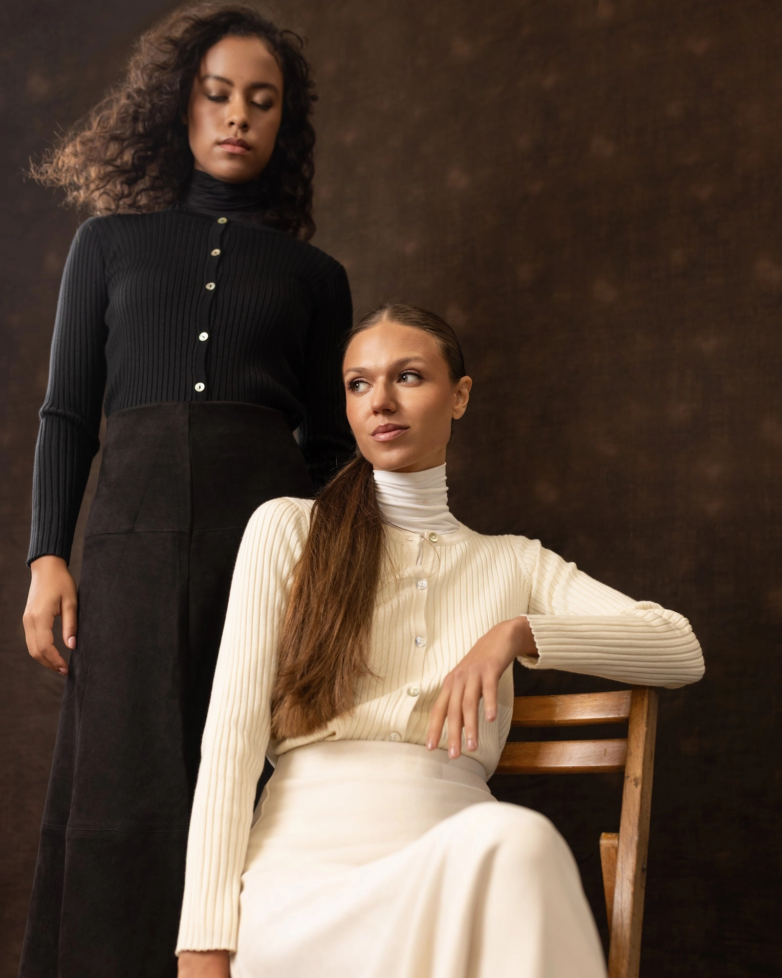 Suede Circle Maxi | Black Tonal Look light colors