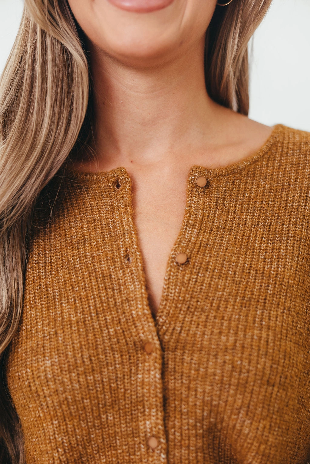Elasticized Waistband Newport Cardigan in Camel