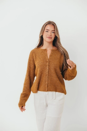 FadeResistantTechnology Modern Design Newport Cardigan in Camel