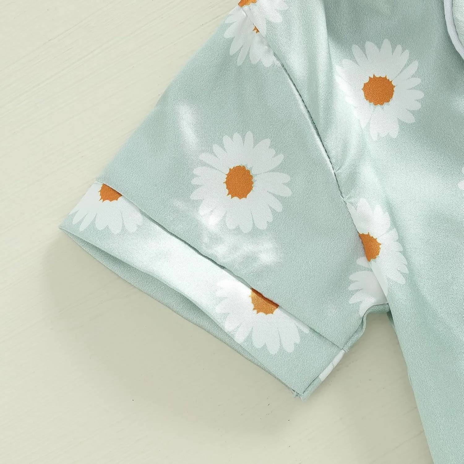 Toddler Baby Girl Silk Pajamas Set Daisy Floral Short Sleeve Button Down Shirt Shorts Summer Satin Sleepwear Cute Pjs