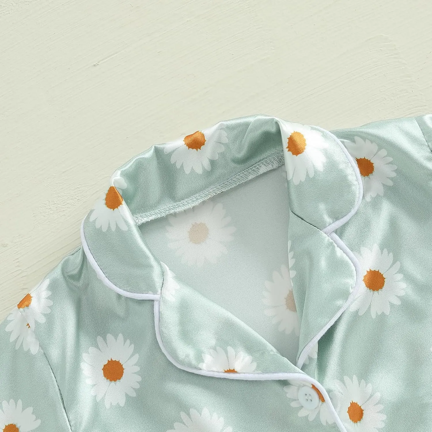 Toddler Baby Girl Silk Pajamas Set Daisy Floral Short Sleeve Button Down Shirt Shorts Summer Satin Sleepwear Cute Pjs