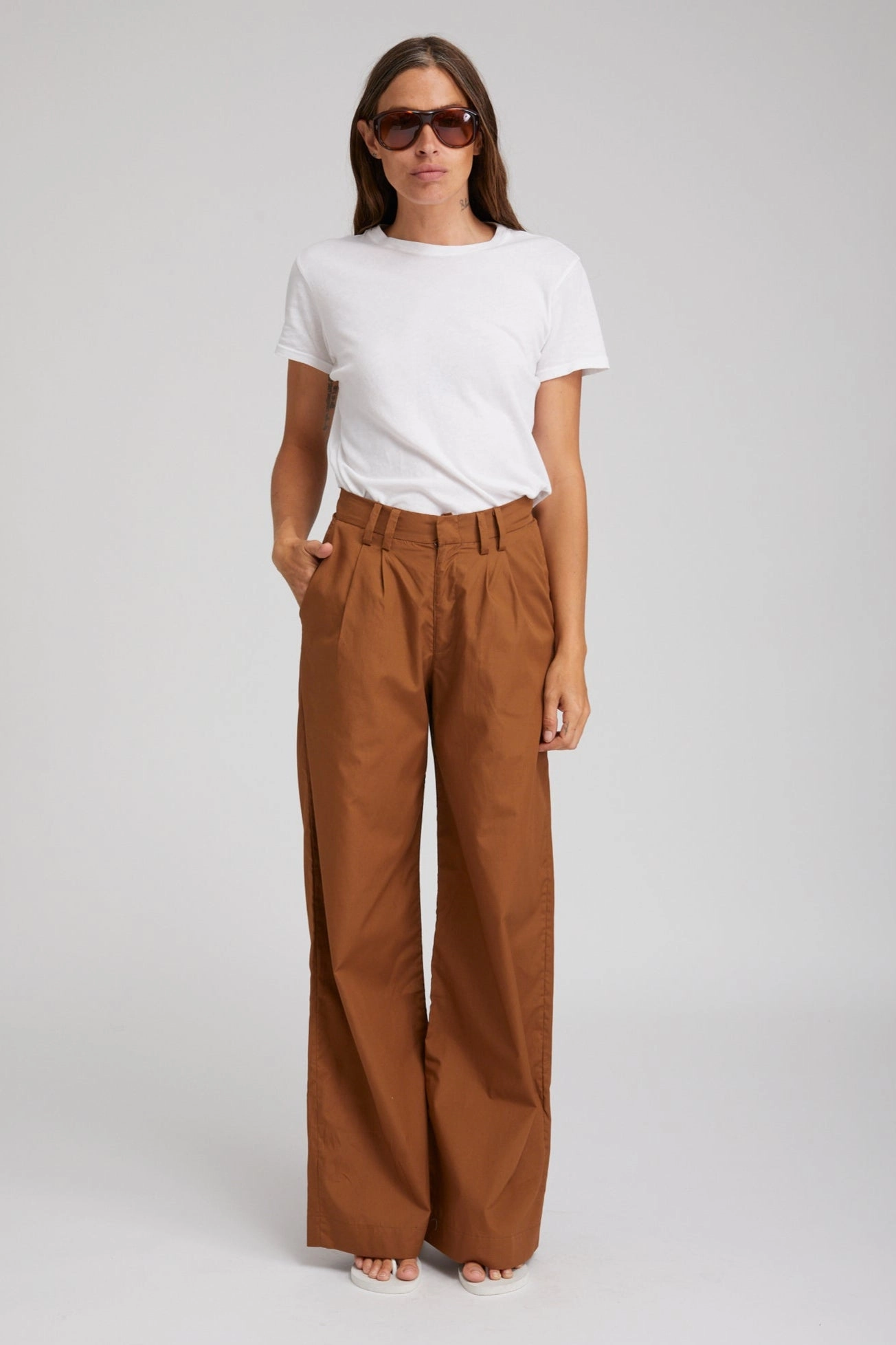 Refined fit Effortless Design Espresso Cotton Poplin Pleated Trousers