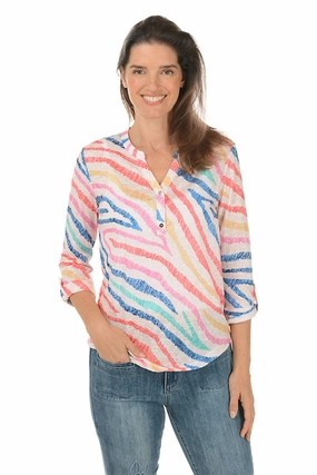 Trailblaze Triple Button Henley Top Ribbed Trim Details