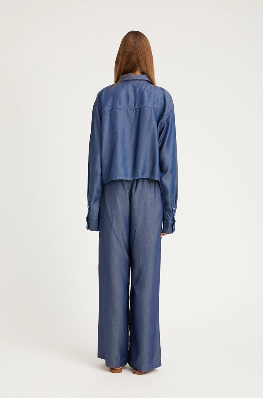 ThermalRegulation Ethically Sourced Yarn Chambray Cropped Button Down