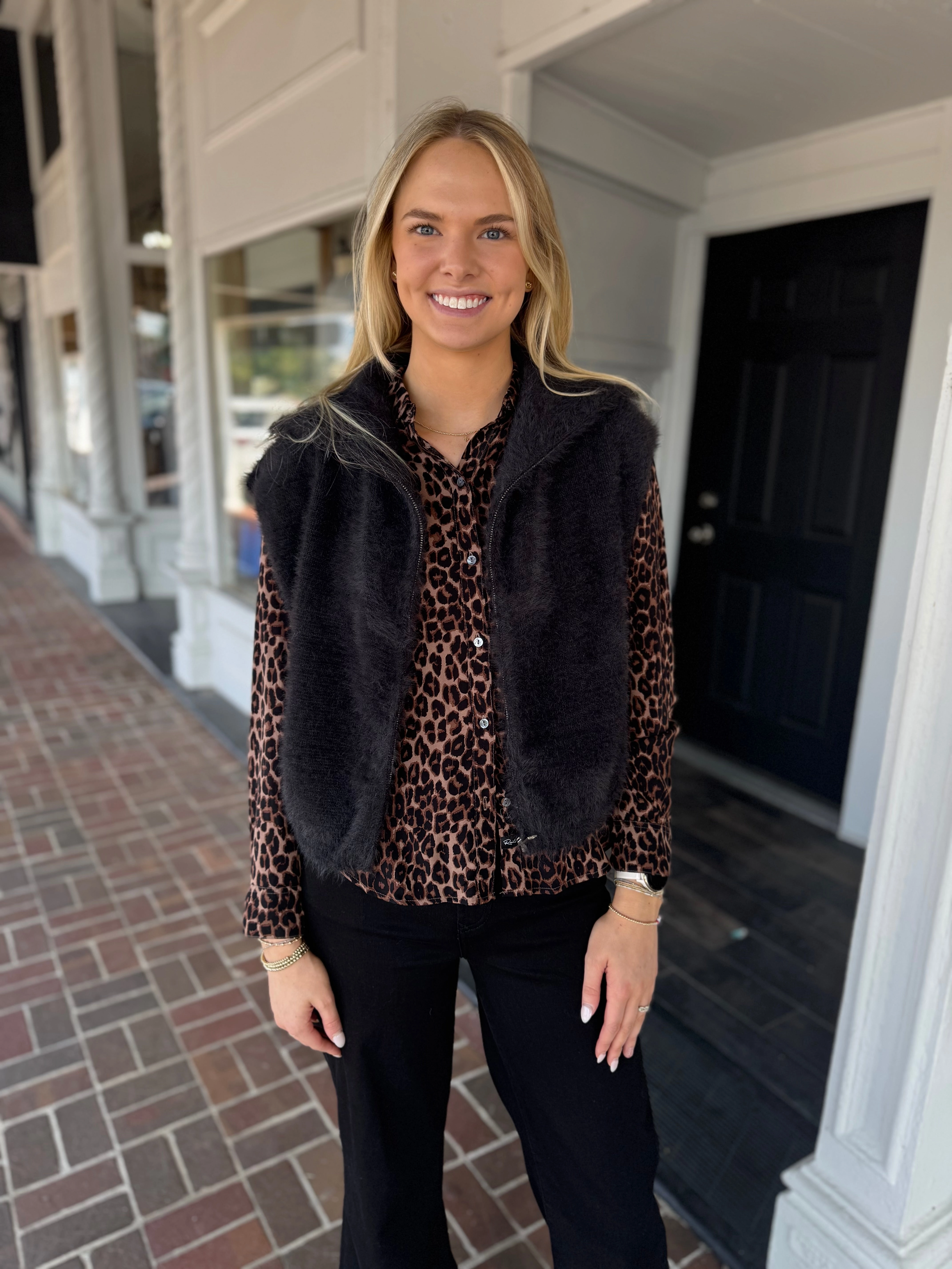 Ergonomic Shoulder Shape Midweight Four Way Stretch Florez Zip Up Sweater in Black