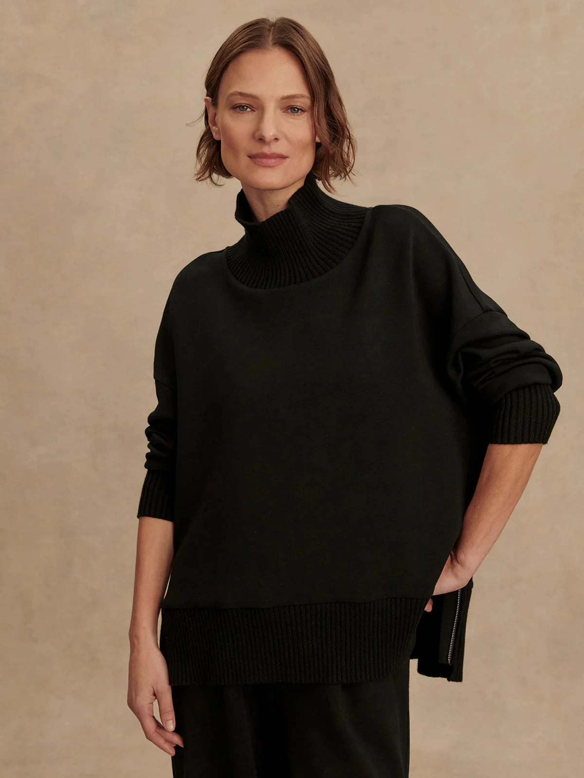 Varley Barker High-Neck Sweat in Black CompactSize Contrast Stitching