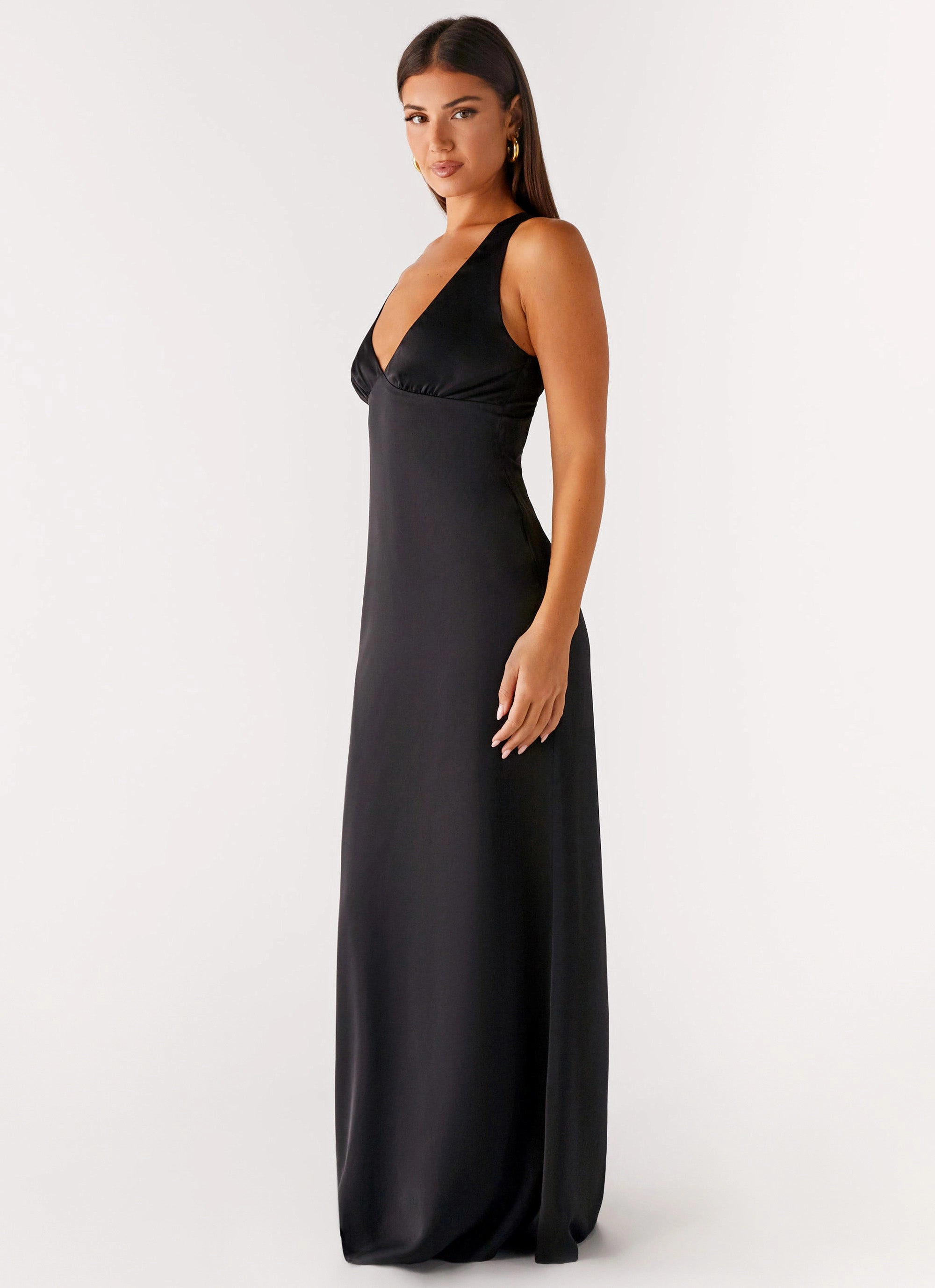 Desi Halterneck Maxi Dress - Black Noble Aura Slender Look