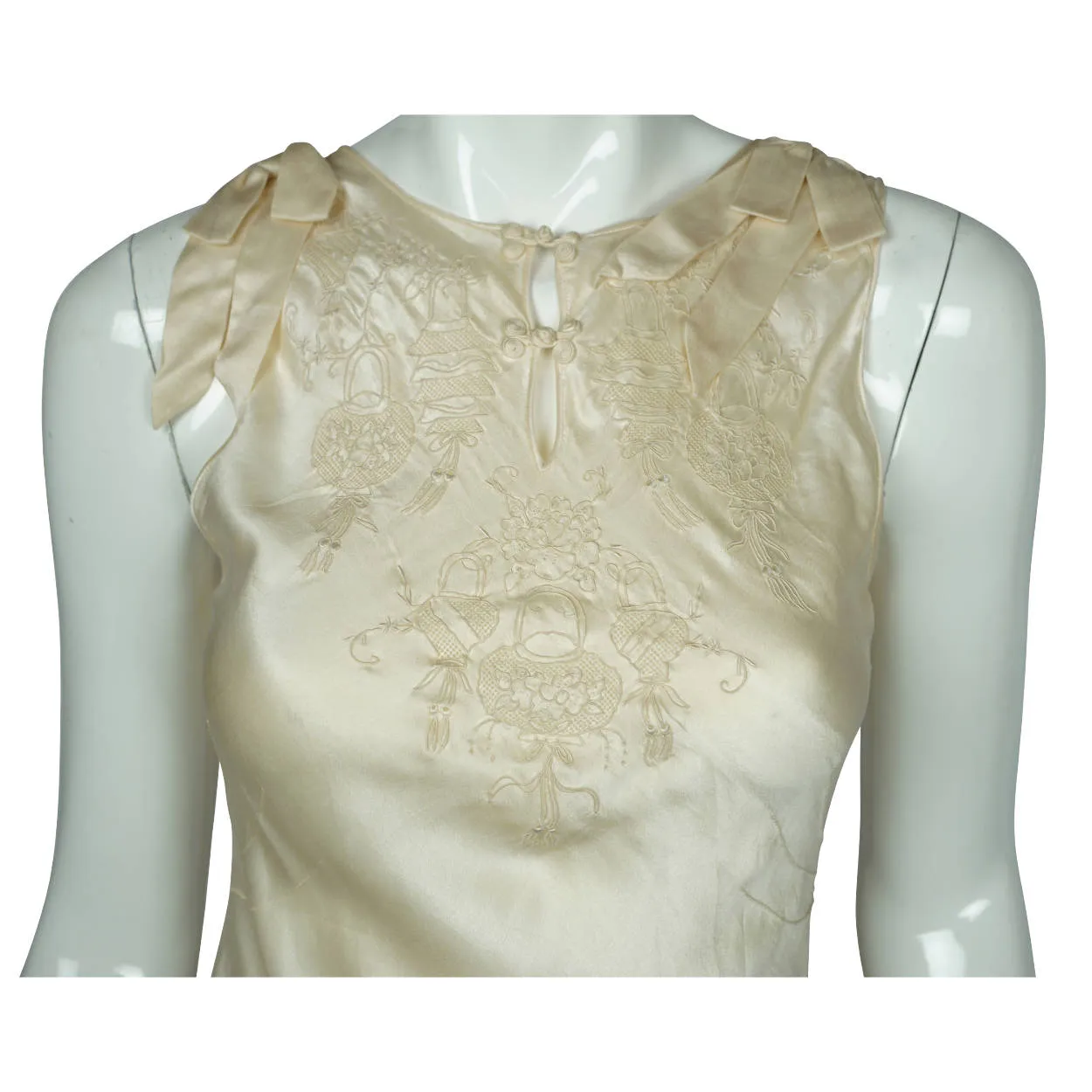 Vintage 1930s Cream Silk Nightie with Chinese Lantern Embroidery Slinky Size S M
