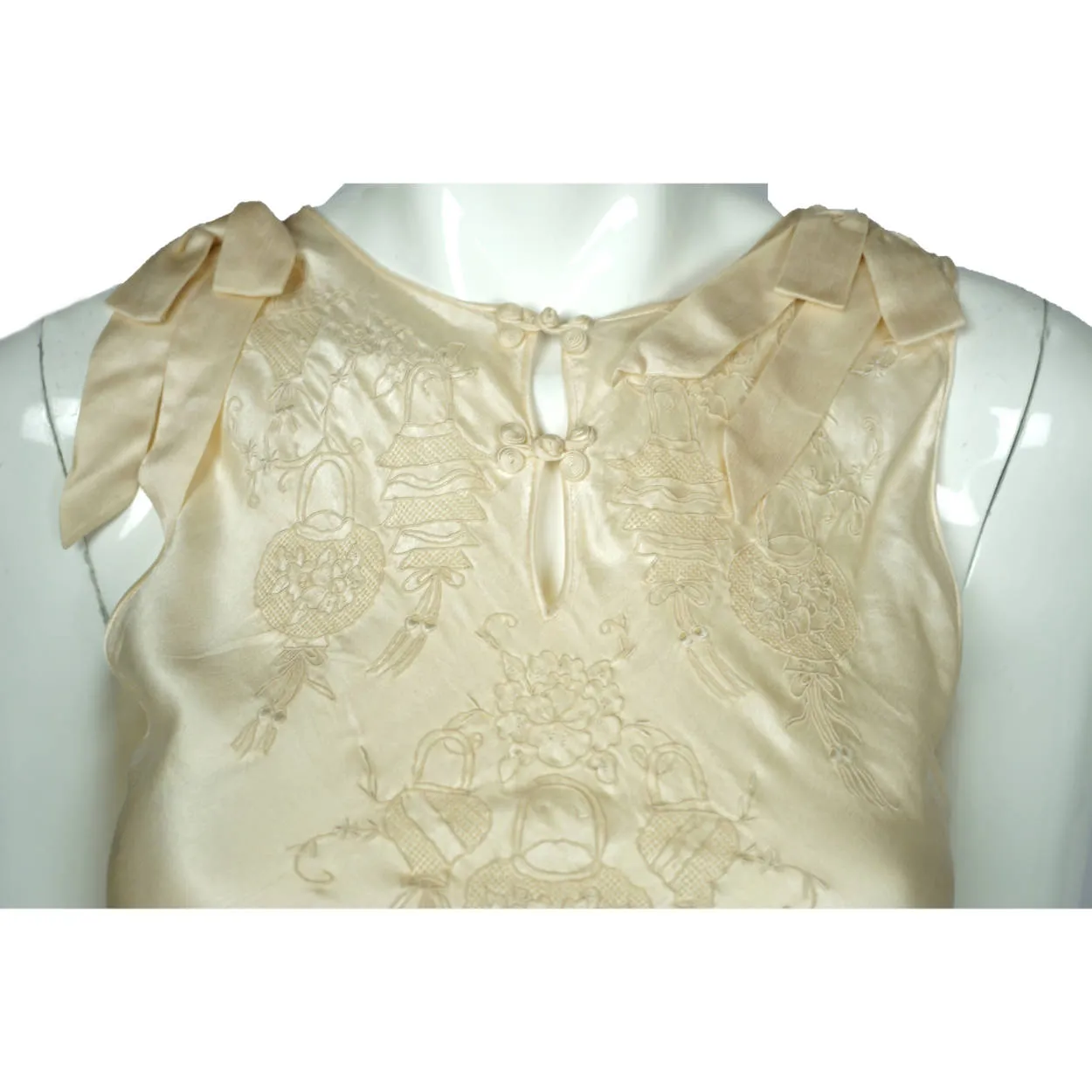 Vintage 1930s Cream Silk Nightie with Chinese Lantern Embroidery Slinky Size S M