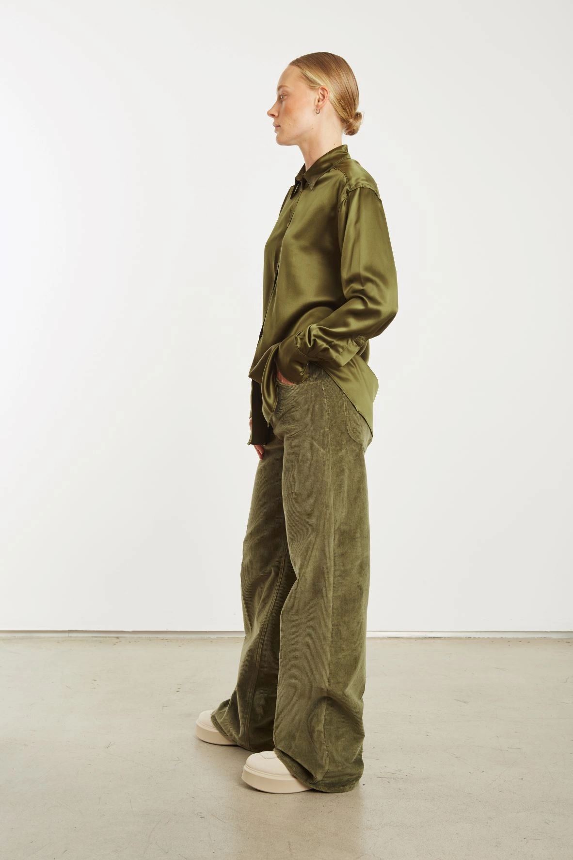 Vintage Shirt Moss Silk Slim Button Down