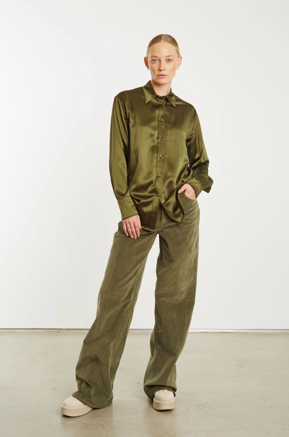 High Durability Material Moss Silk Slim Button Down