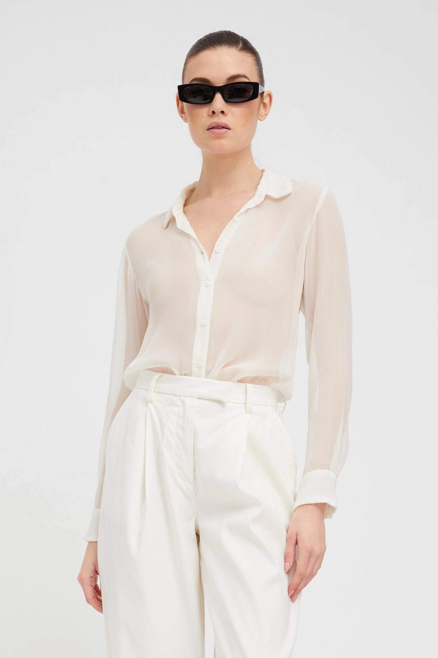 Flexible Neckline White Crinkle Chiffon Fitted Button Down