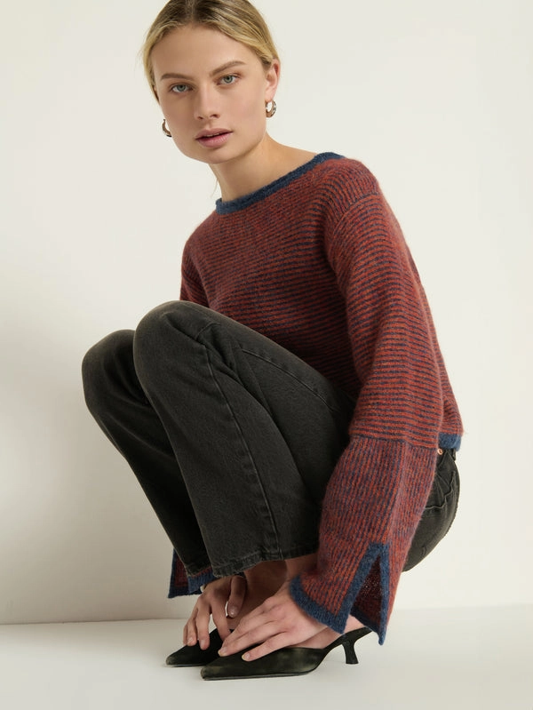 WILLOW PULLOVER SWEATER Curved Hemline