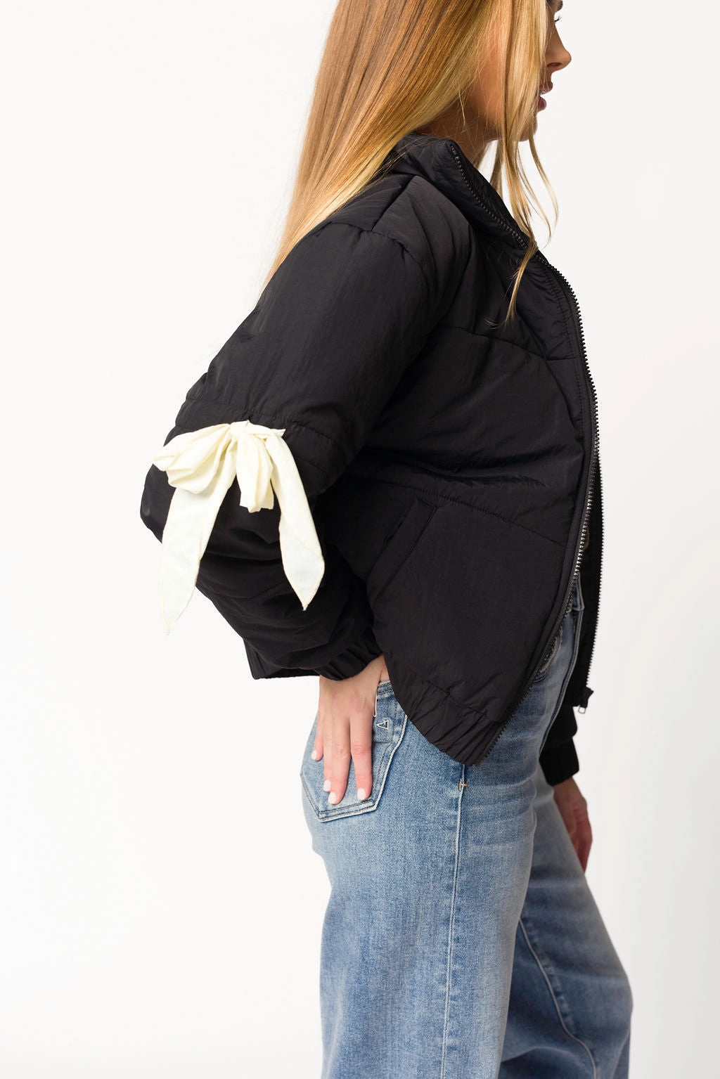 All-Purpose Wear Andy Bow Cropped Puffer Jacket in Black