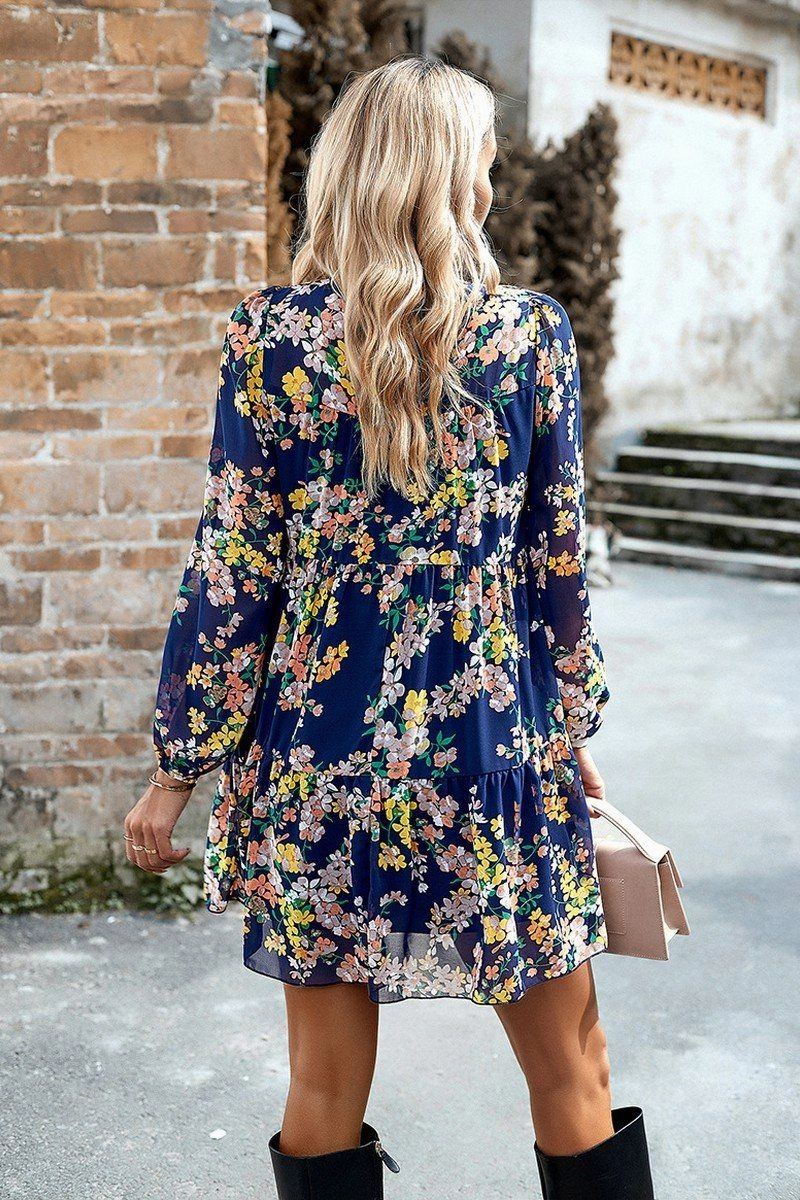 WOMEN SMOCKED NECK FLORAL LONG SLEEVE MINI DRESS Cozy Vibe Casual-Look