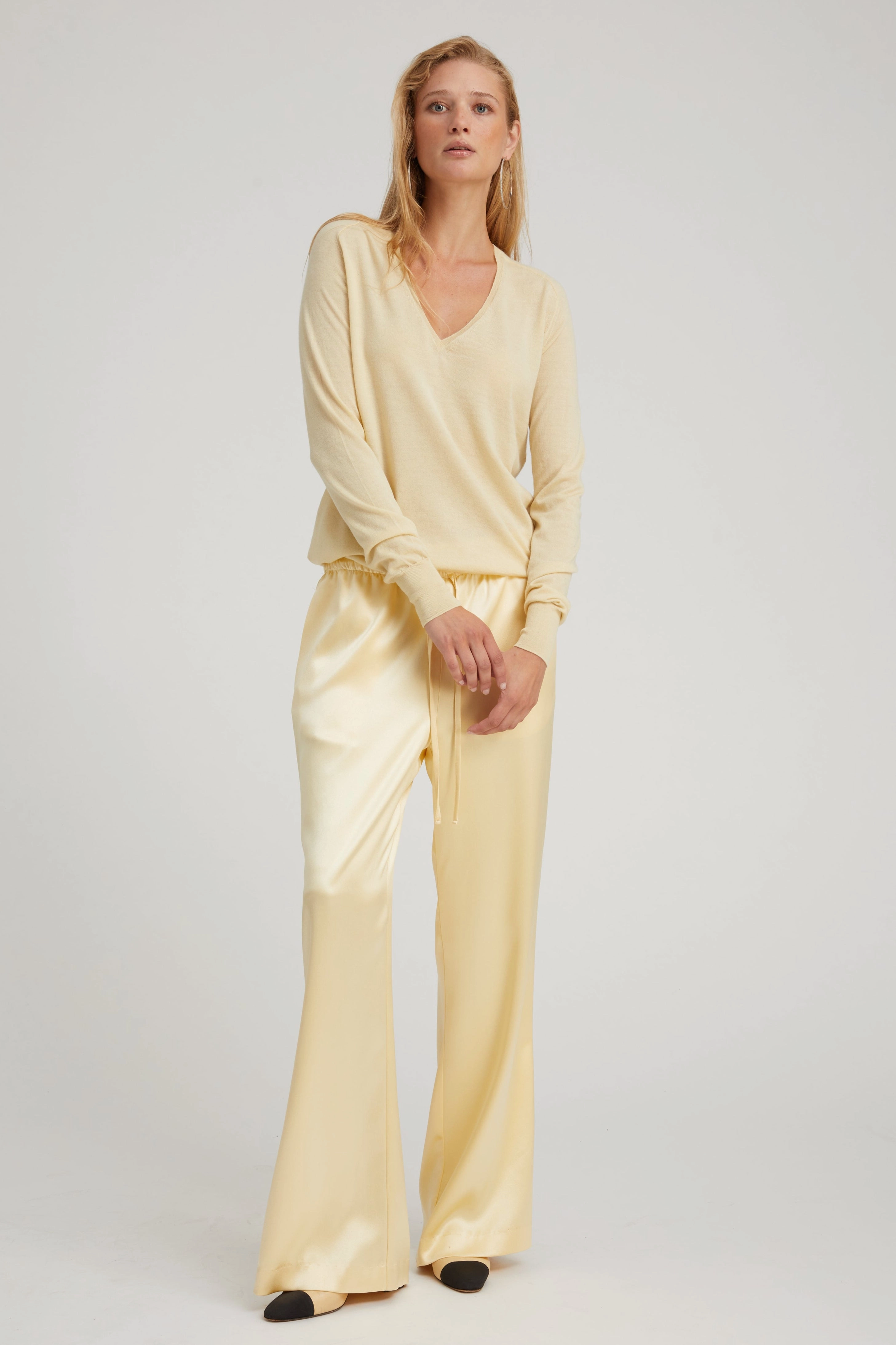 Butter Cashmere V-Neck Sweater SweatAbsorbent Erasable Surface Coating