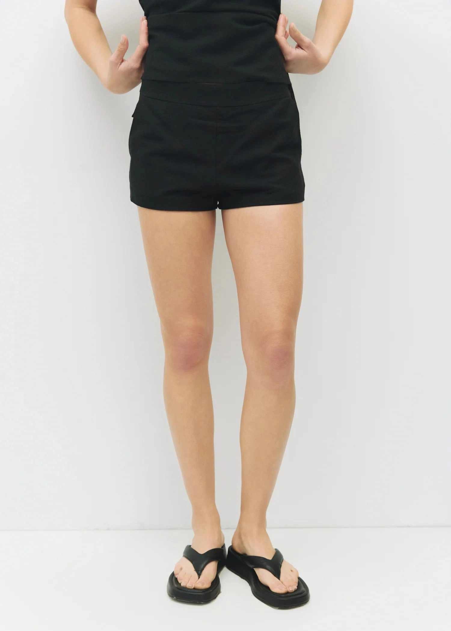 TRACY MID-RISE SHORTS Cool Weather Sleek Waist